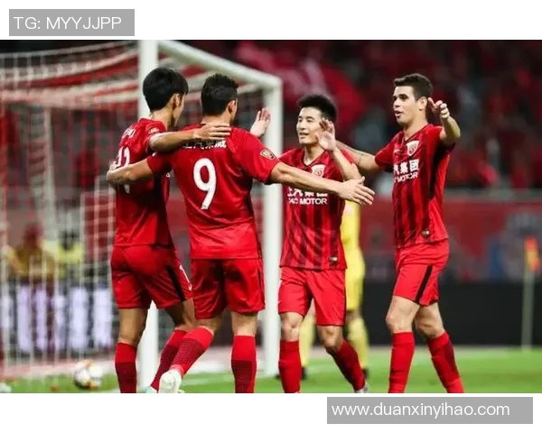 上港与亚泰激战连连角球争夺赛场精彩瞬间回顾