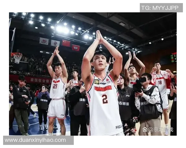 任骏飞领衔球队奋战新赛季展现卓越篮球才华与团队精神
