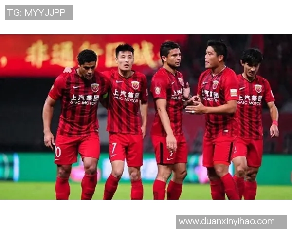 国安与上港激战正酣精彩对决全程直播不容错过